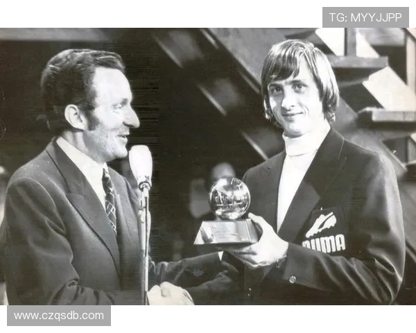 约翰·克鲁伊夫:足球哲学的先驱与传世智慧的创造者 约翰·克鲁伊夫:足球哲学的先驱与传世智慧的创造者